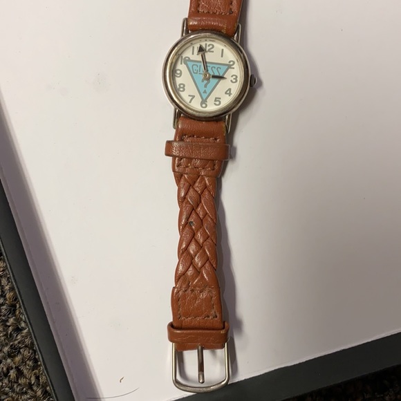 WOMENS VINTAGE GUESS WATCH - Picture 2 of 3